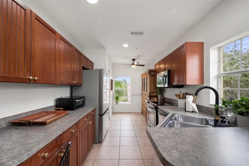 For Sale: $180,000 (3 beds, 2 baths, 1293 Square Feet)