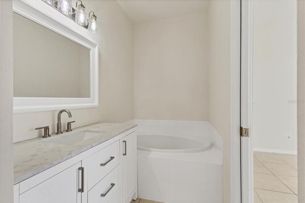 For Sale: $284,900 (3 beds, 2 baths, 1487 Square Feet)