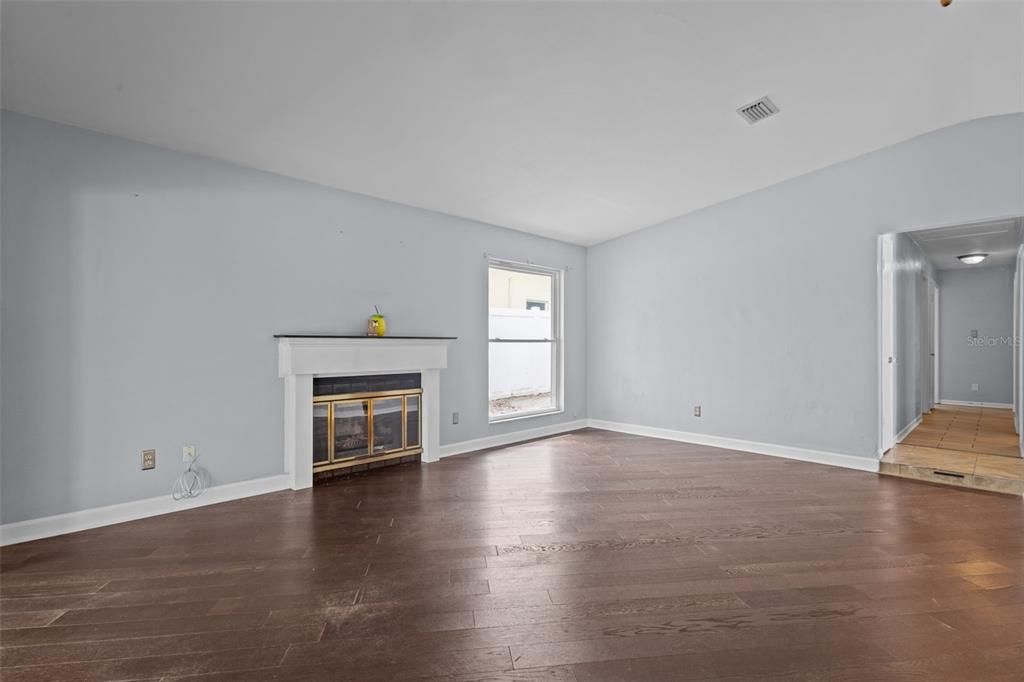 For Sale: $399,000 (4 beds, 2 baths, 1788 Square Feet)