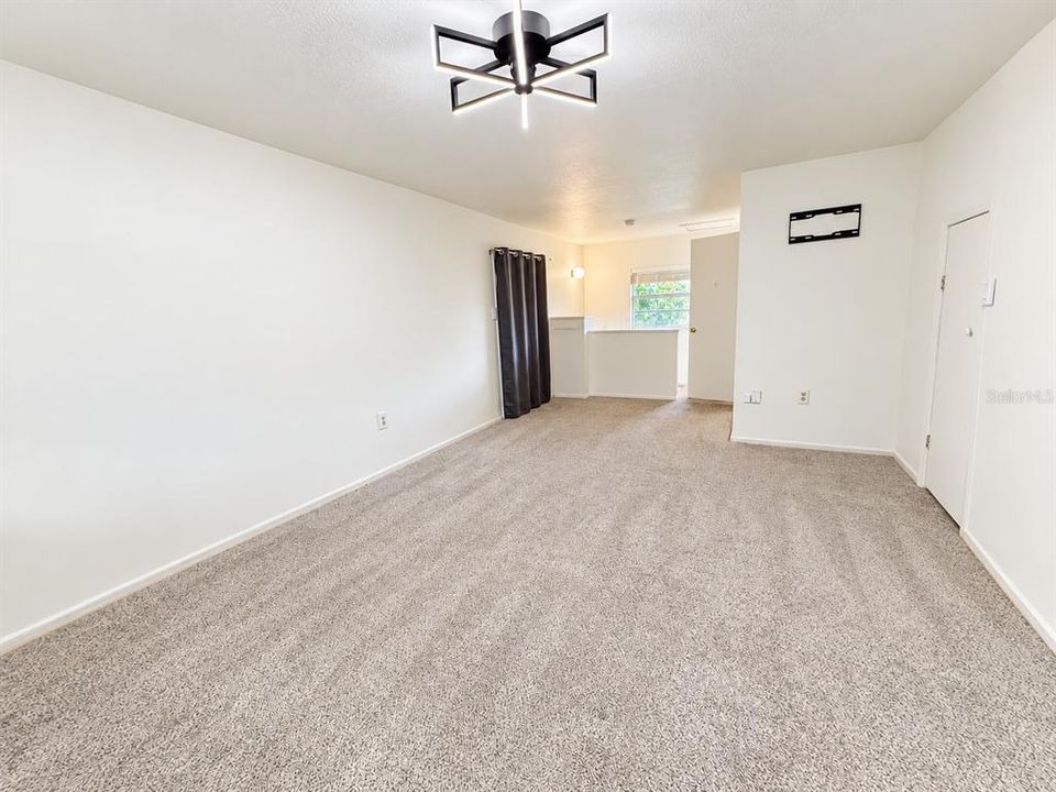 For Rent: $1,700 (1 beds, 1 baths, 858 Square Feet)