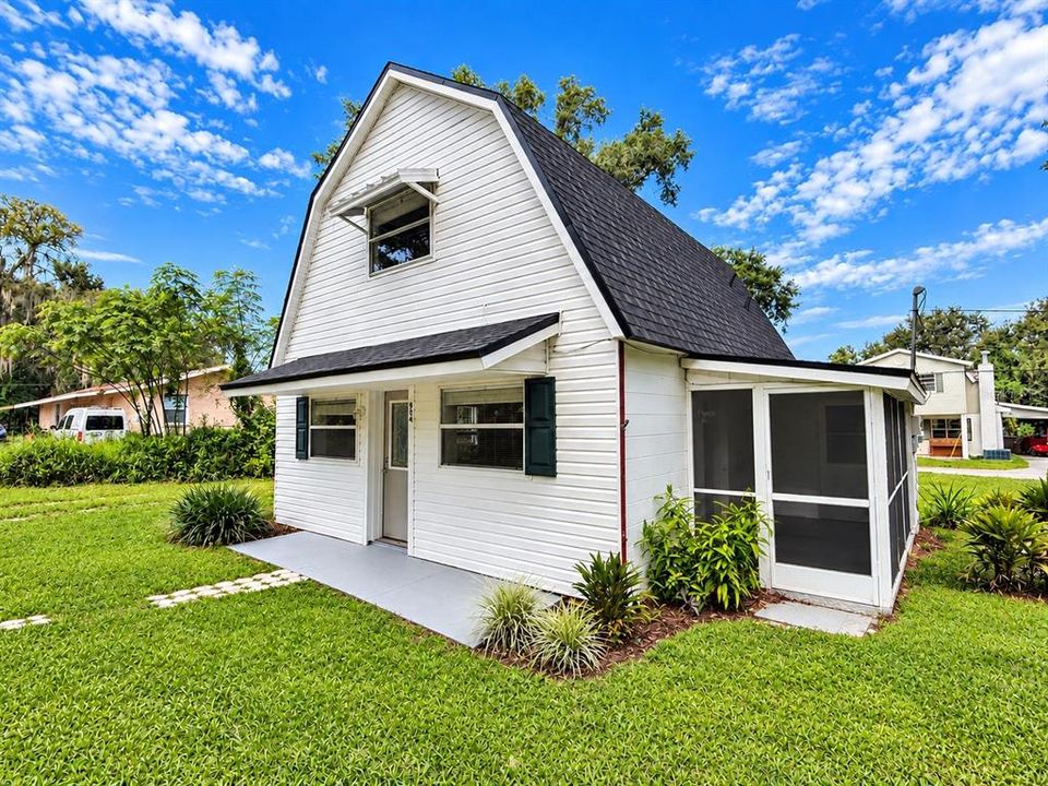 For Rent: $1,700 (1 beds, 1 baths, 858 Square Feet)
