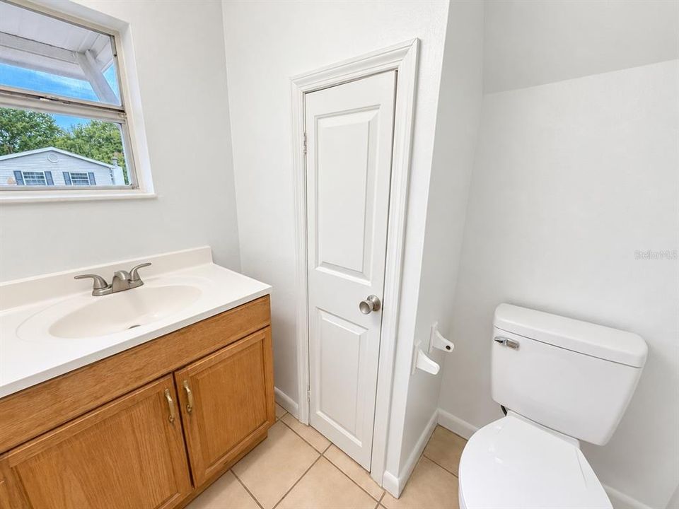 For Rent: $1,700 (1 beds, 1 baths, 858 Square Feet)