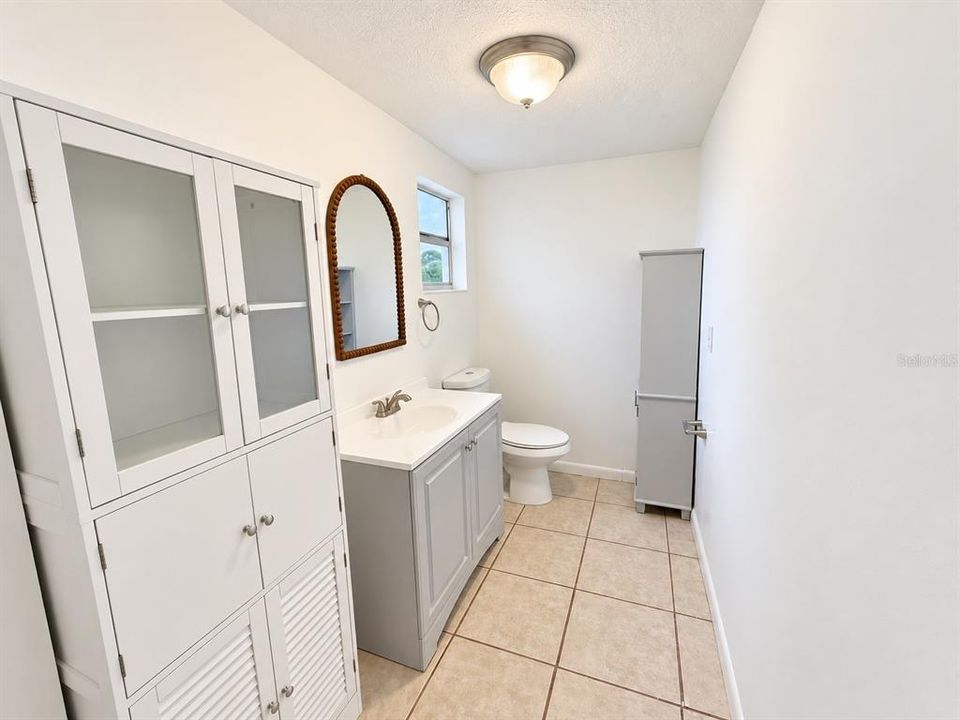 For Rent: $1,700 (1 beds, 1 baths, 858 Square Feet)