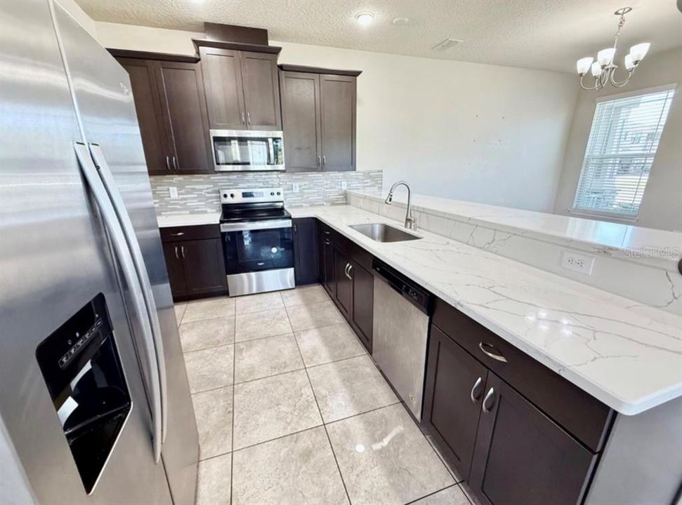 На продажу: $349,000 (3 спален, 2 ванн, 1700 Квадратных фут)