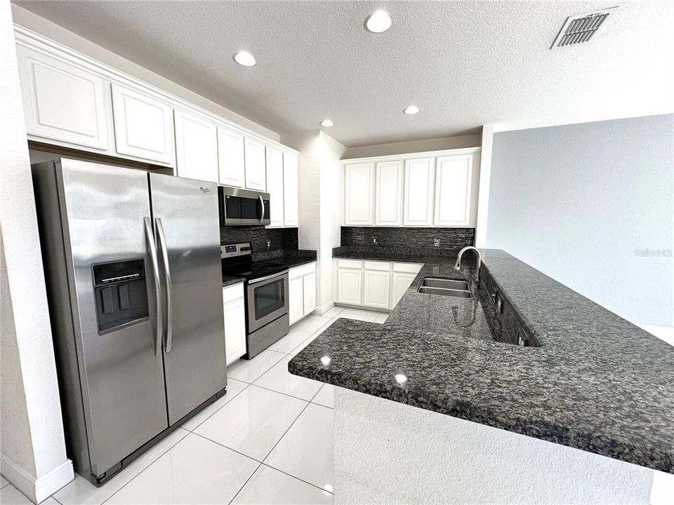 For Rent: $2,700 (3 beds, 2 baths, 1779 Square Feet)