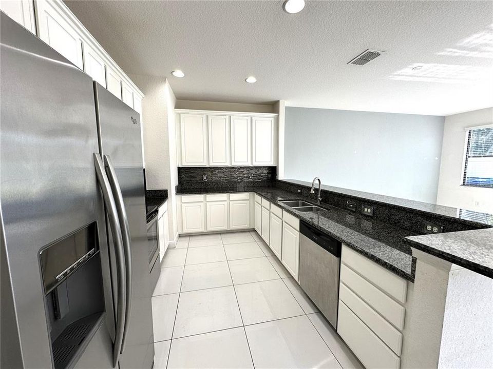 For Rent: $2,700 (3 beds, 2 baths, 1779 Square Feet)