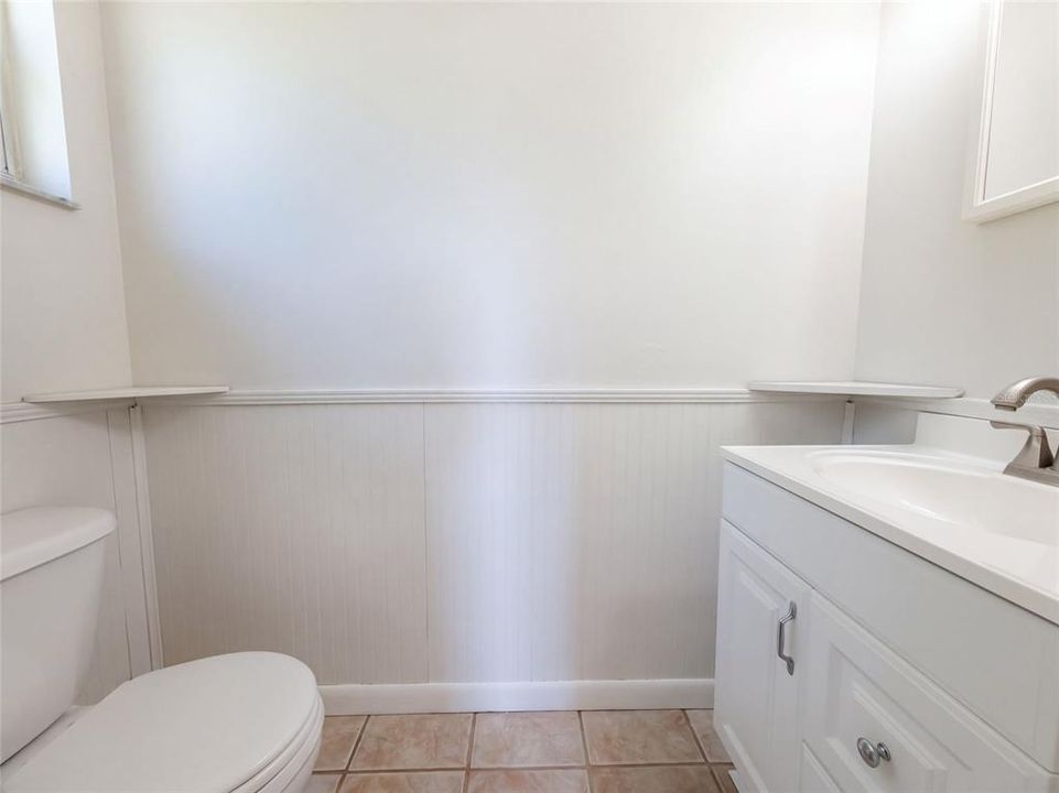 For Sale: $240,000 (3 beds, 1 baths, 912 Square Feet)
