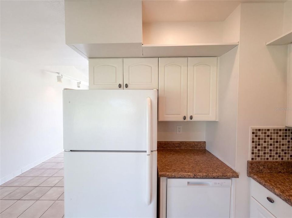For Sale: $240,000 (3 beds, 1 baths, 912 Square Feet)