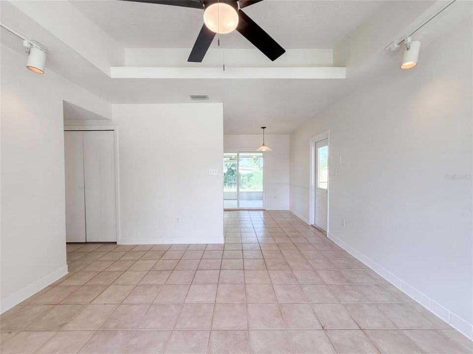 For Sale: $240,000 (3 beds, 1 baths, 912 Square Feet)