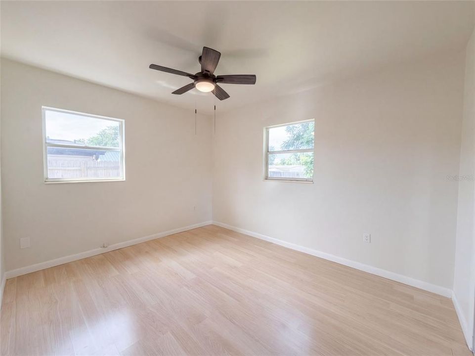 For Sale: $240,000 (3 beds, 1 baths, 912 Square Feet)