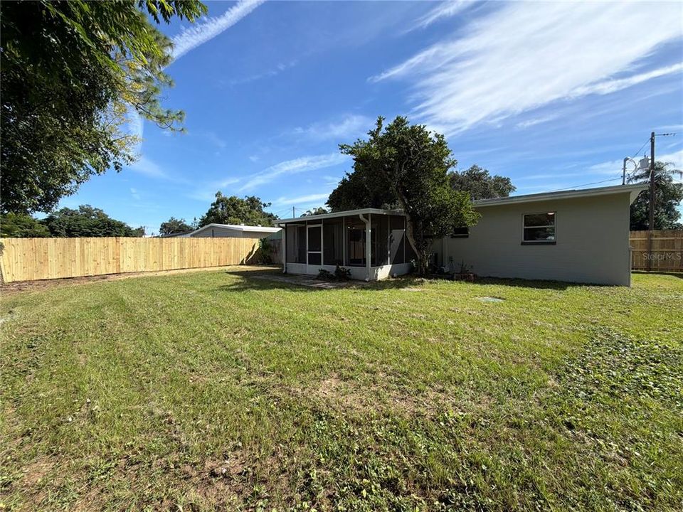 For Sale: $240,000 (3 beds, 1 baths, 912 Square Feet)