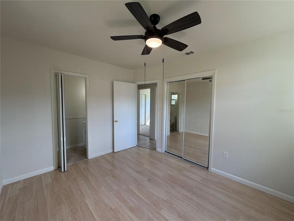 For Sale: $240,000 (3 beds, 1 baths, 912 Square Feet)
