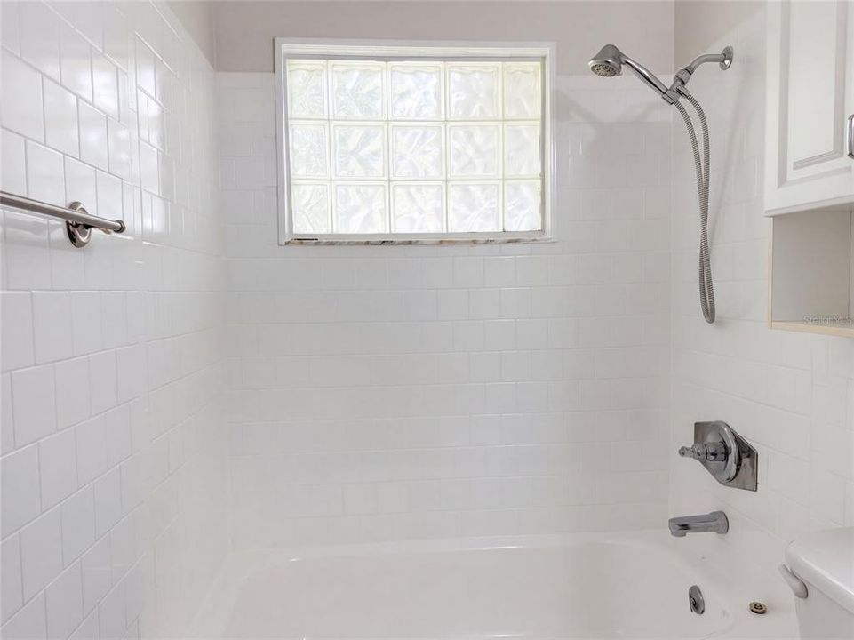 For Sale: $240,000 (3 beds, 1 baths, 912 Square Feet)