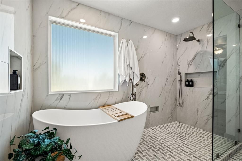For Sale: $585,000 (4 beds, 3 baths, 2823 Square Feet)