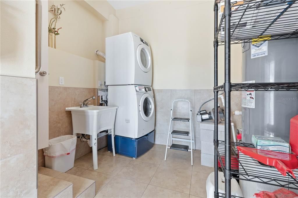 For Sale: $599,000 (2 beds, 2 baths, 1364 Square Feet)
