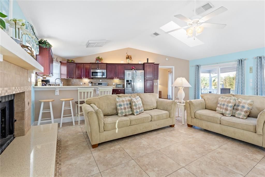 For Sale: $599,000 (2 beds, 2 baths, 1364 Square Feet)
