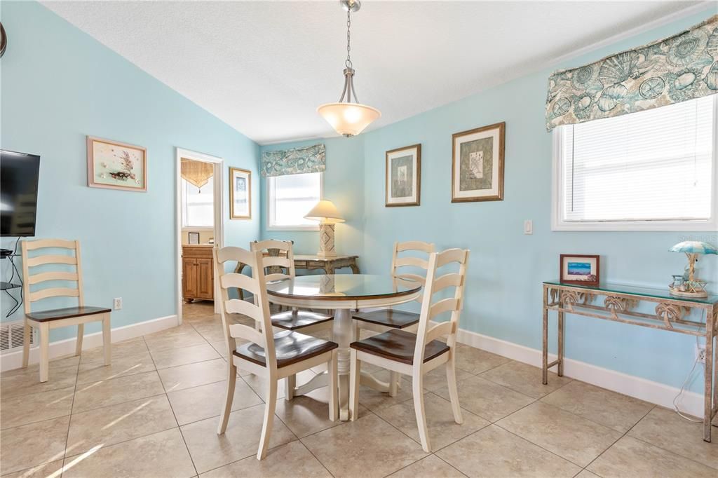 For Sale: $599,000 (2 beds, 2 baths, 1364 Square Feet)