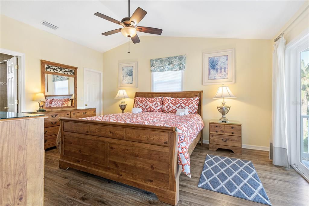 For Sale: $599,000 (2 beds, 2 baths, 1364 Square Feet)