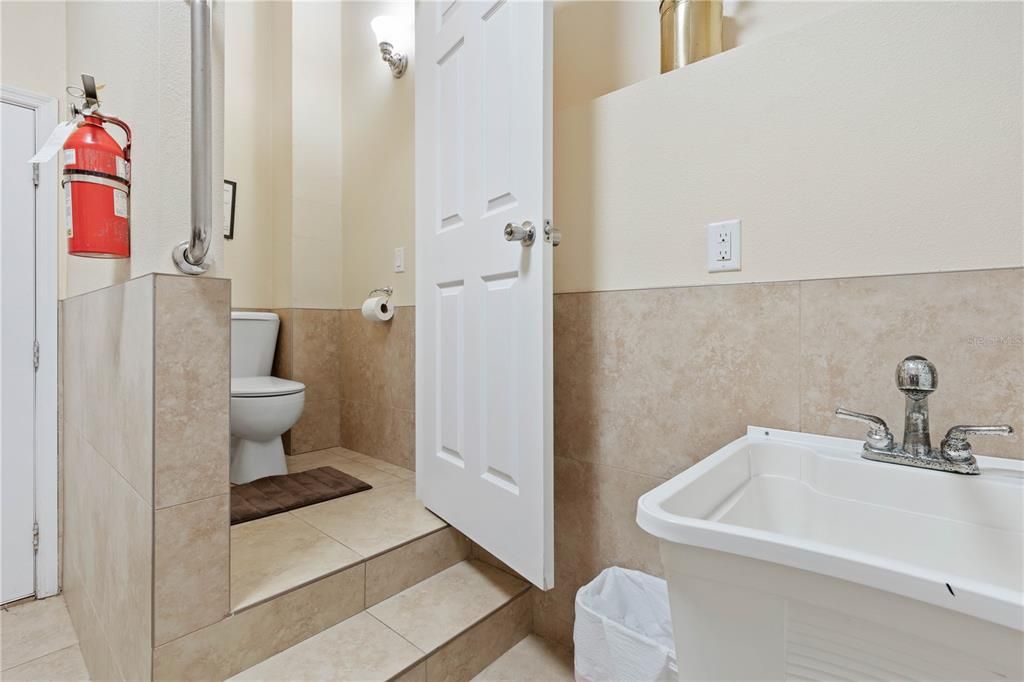 For Sale: $599,000 (2 beds, 2 baths, 1364 Square Feet)