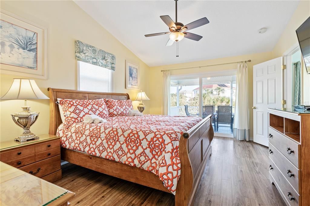 For Sale: $599,000 (2 beds, 2 baths, 1364 Square Feet)