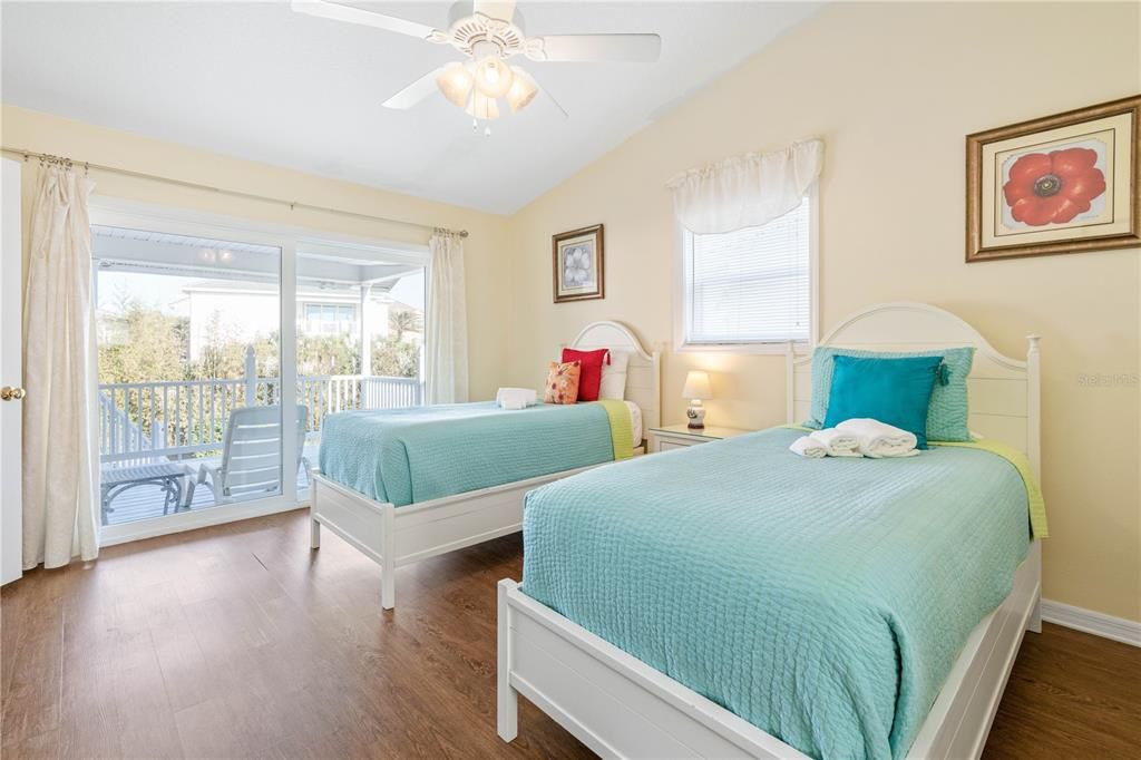For Sale: $599,000 (2 beds, 2 baths, 1364 Square Feet)