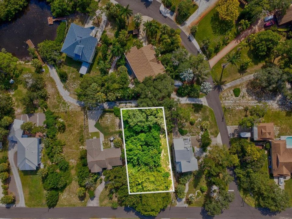 На продажу: $133,500 (0.26 acres)