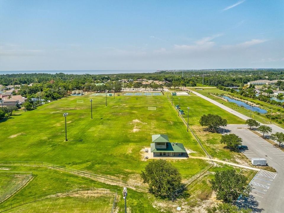 На продажу: $133,500 (0.26 acres)