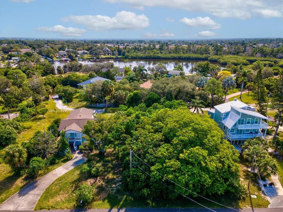 На продажу: $133,500 (0.26 acres)