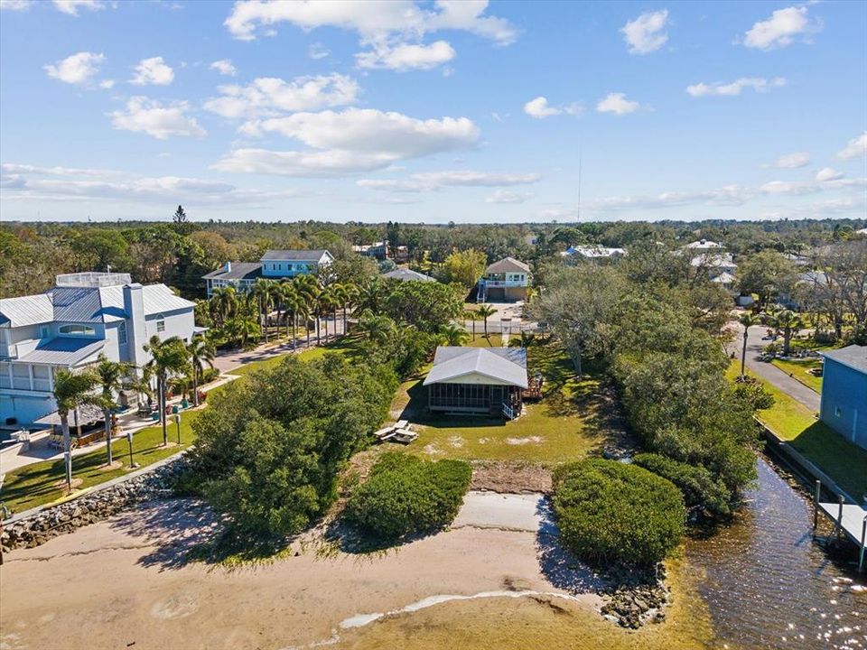 На продажу: $133,500 (0.26 acres)