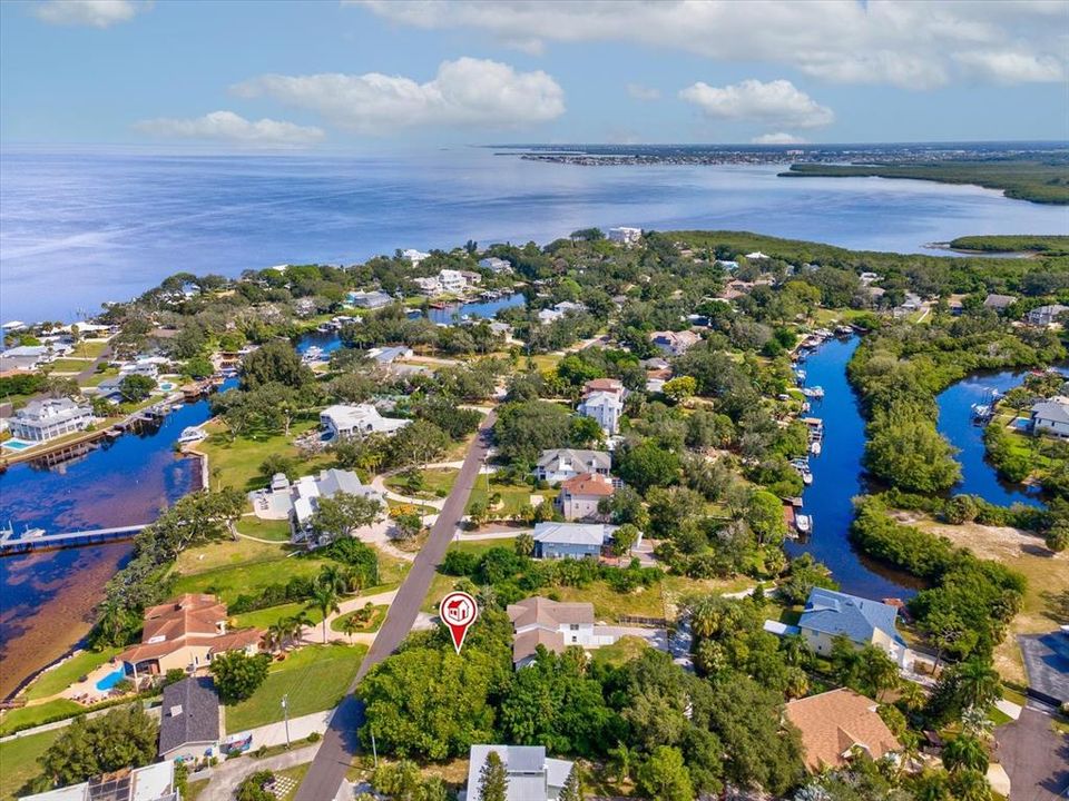 На продажу: $133,500 (0.26 acres)