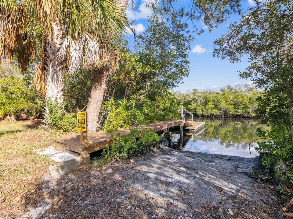 На продажу: $133,500 (0.26 acres)