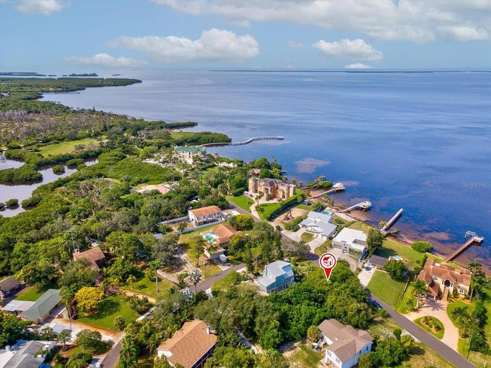 На продажу: $133,500 (0.26 acres)