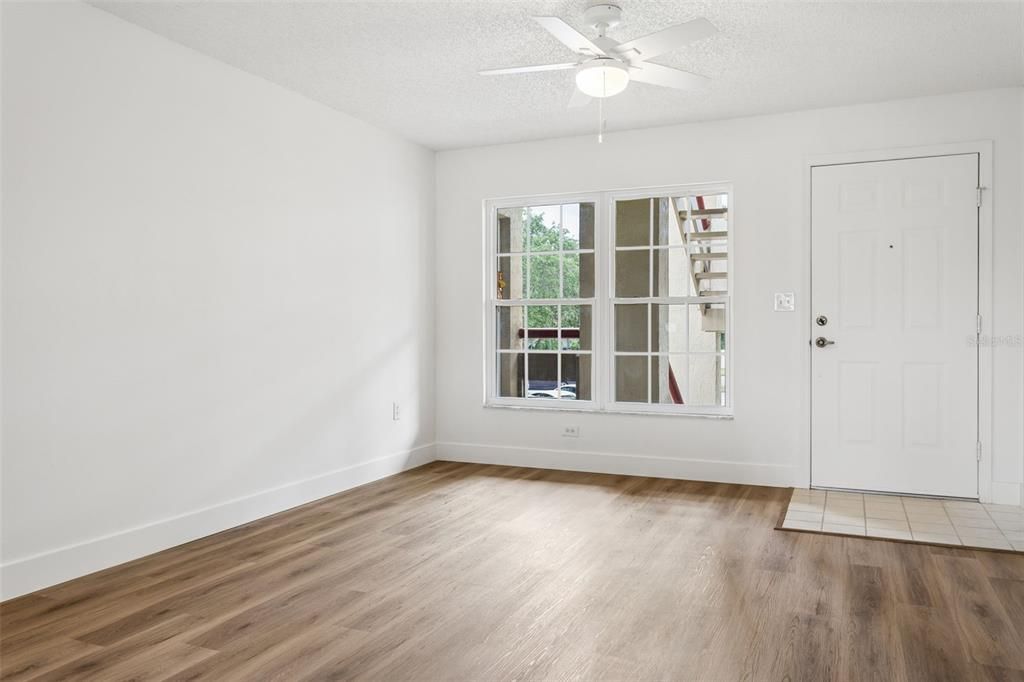 For Sale: $139,990 (2 beds, 2 baths, 1004 Square Feet)