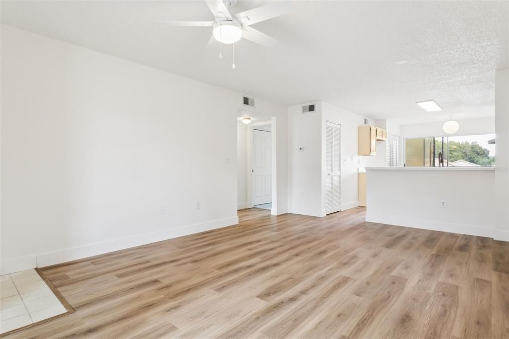 For Sale: $139,990 (2 beds, 2 baths, 1004 Square Feet)