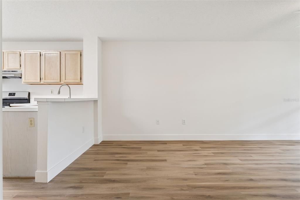 For Sale: $139,990 (2 beds, 2 baths, 1004 Square Feet)