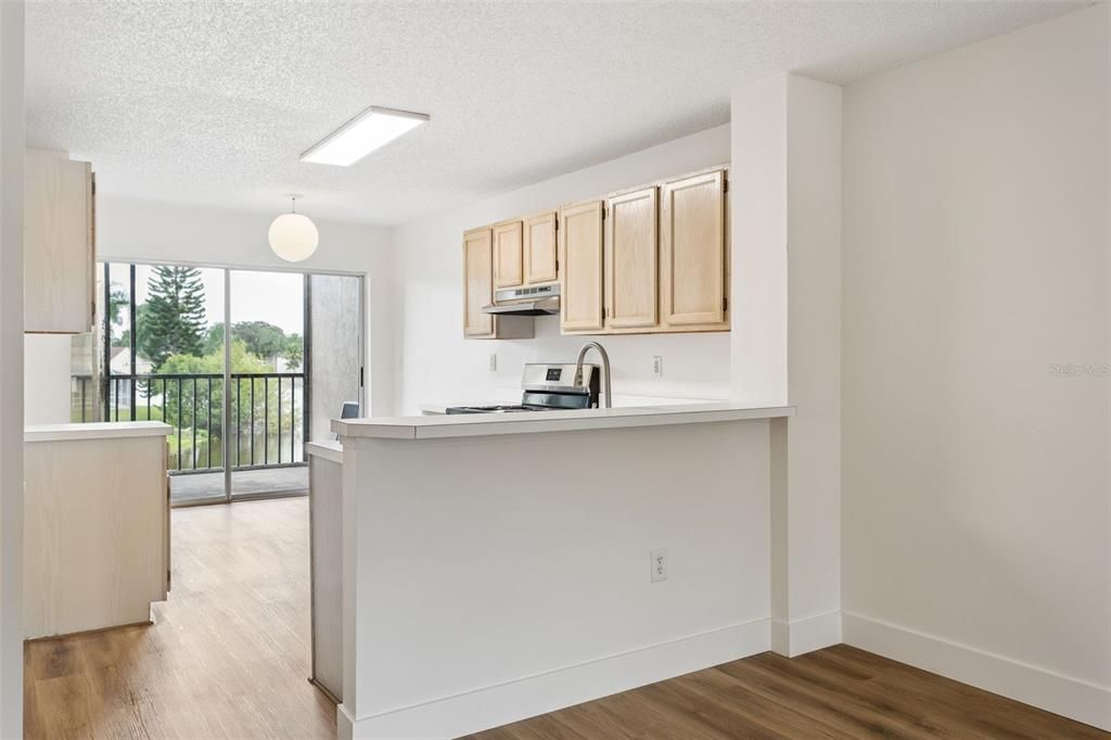 For Sale: $139,990 (2 beds, 2 baths, 1004 Square Feet)