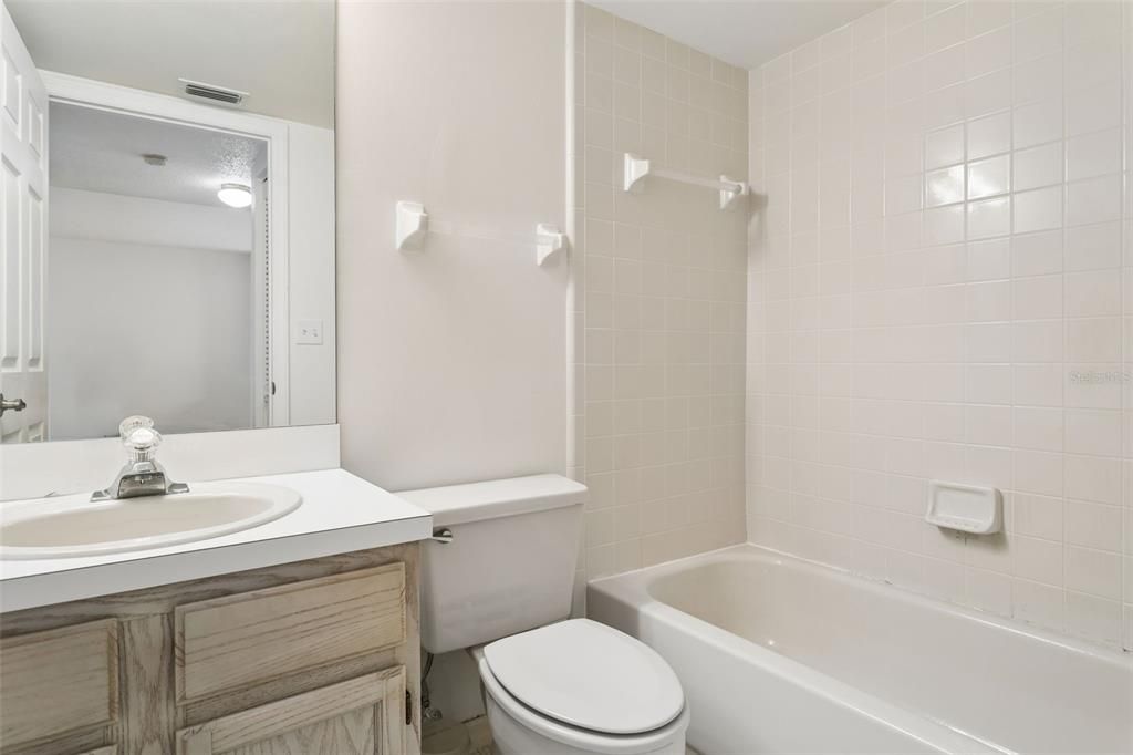 For Sale: $139,990 (2 beds, 2 baths, 1004 Square Feet)