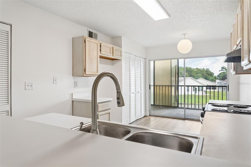 For Sale: $139,990 (2 beds, 2 baths, 1004 Square Feet)