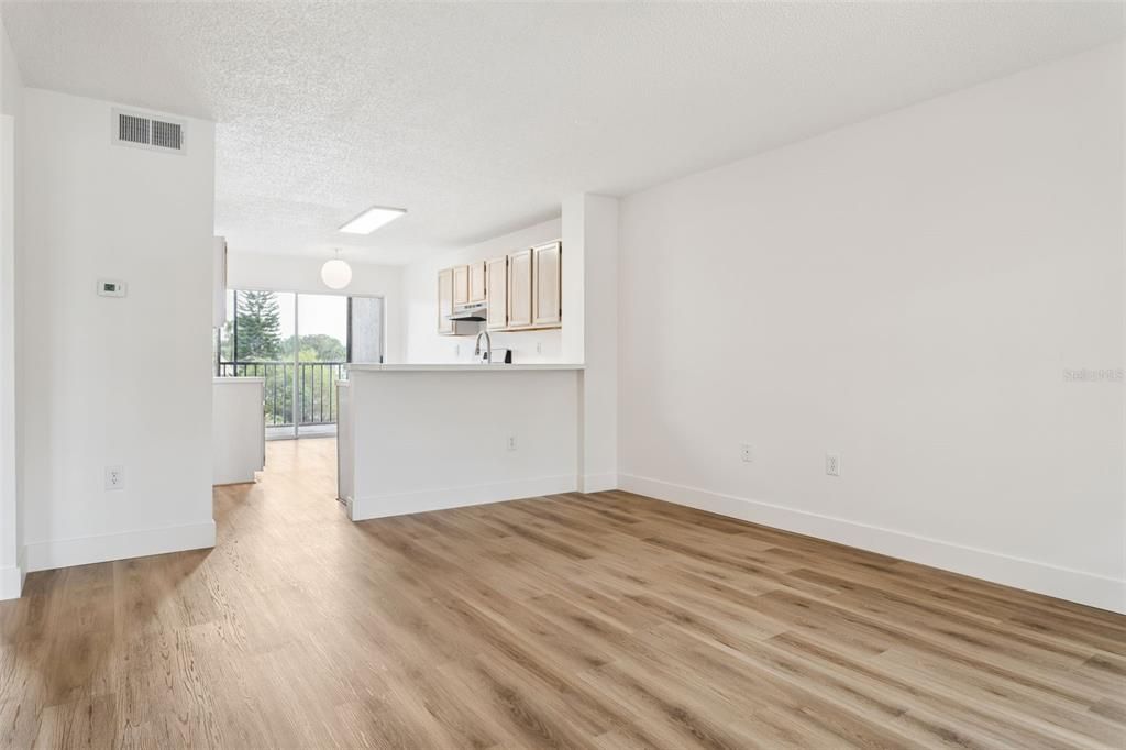 For Sale: $139,990 (2 beds, 2 baths, 1004 Square Feet)