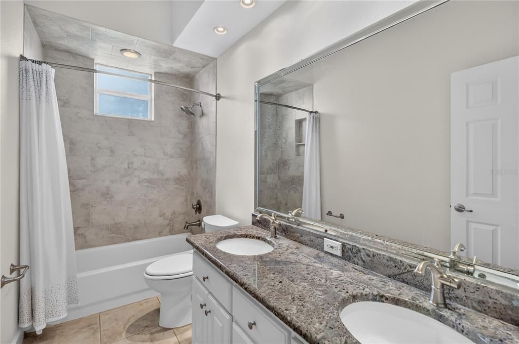 En Venta: $769,000 (4 camas, 3 baños, 2977 Pies cuadrados)