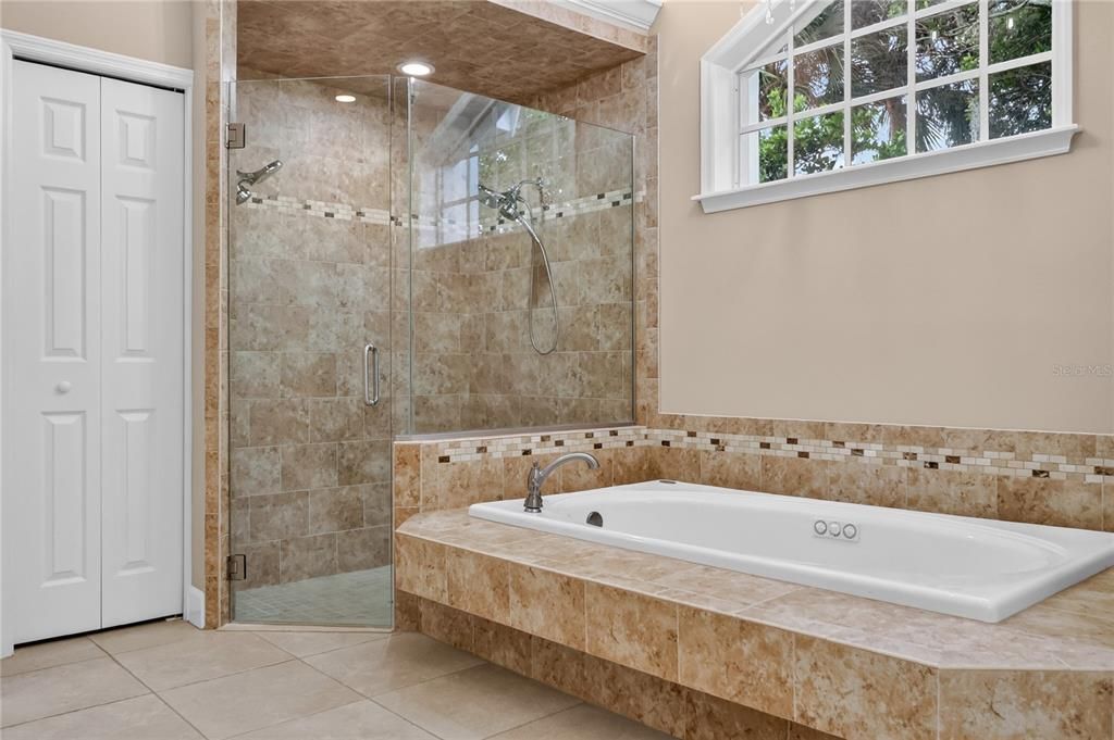 En Venta: $769,000 (4 camas, 3 baños, 2977 Pies cuadrados)
