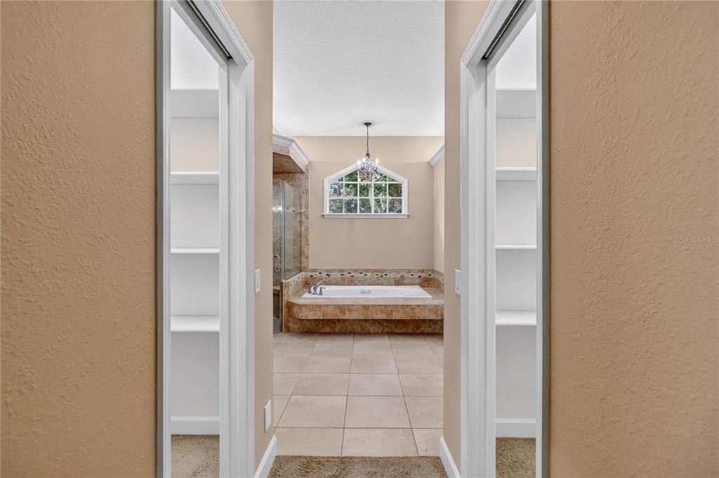 En Venta: $769,000 (4 camas, 3 baños, 2977 Pies cuadrados)