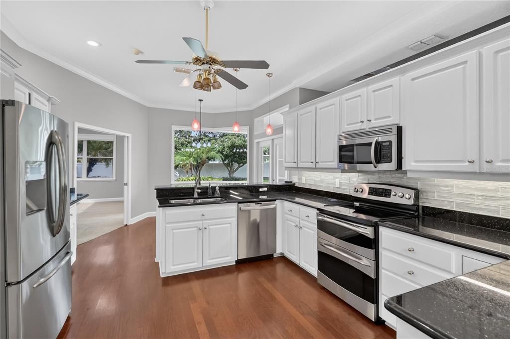 En Venta: $769,000 (4 camas, 3 baños, 2977 Pies cuadrados)