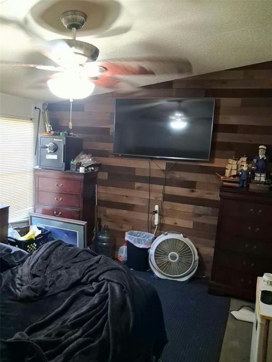 En Venta: $235,000 (4 camas, 2 baños, 1219 Pies cuadrados)