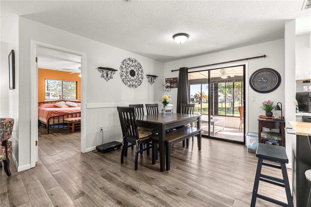 For Sale: $169,900 (2 beds, 2 baths, 1144 Square Feet)