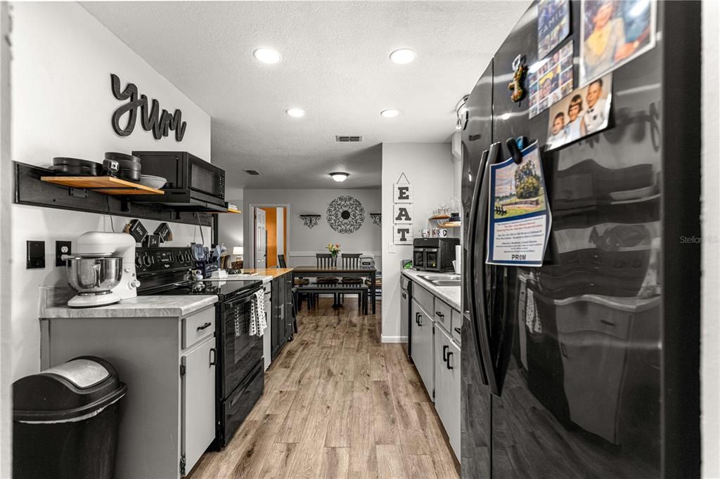 For Sale: $169,900 (2 beds, 2 baths, 1144 Square Feet)