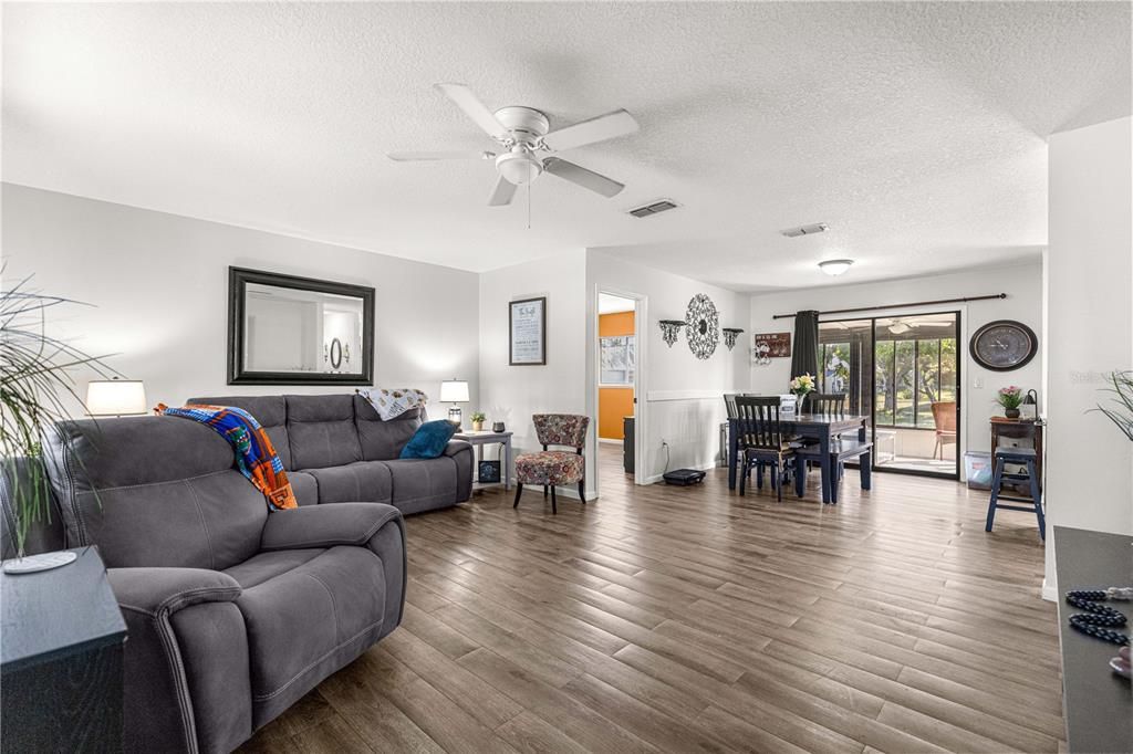 For Sale: $169,900 (2 beds, 2 baths, 1144 Square Feet)