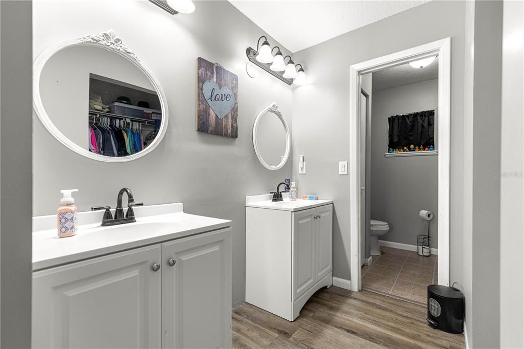 For Sale: $169,900 (2 beds, 2 baths, 1144 Square Feet)