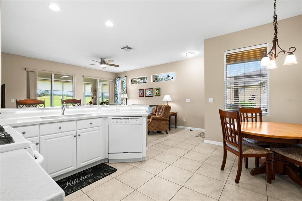 Activo con contrato: $239,900 (3 camas, 2 baños, 1547 Pies cuadrados)