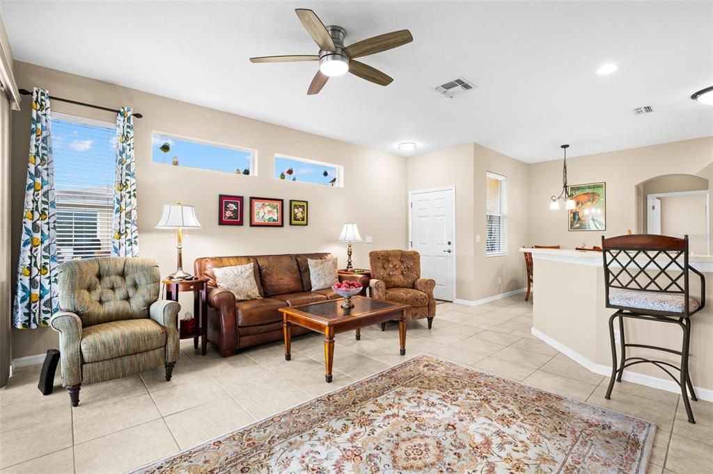 Activo con contrato: $239,900 (3 camas, 2 baños, 1547 Pies cuadrados)